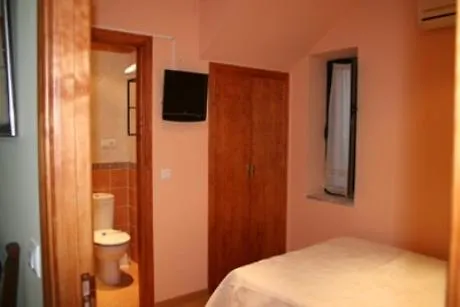 Conde De La Encina Affittacamere 2*